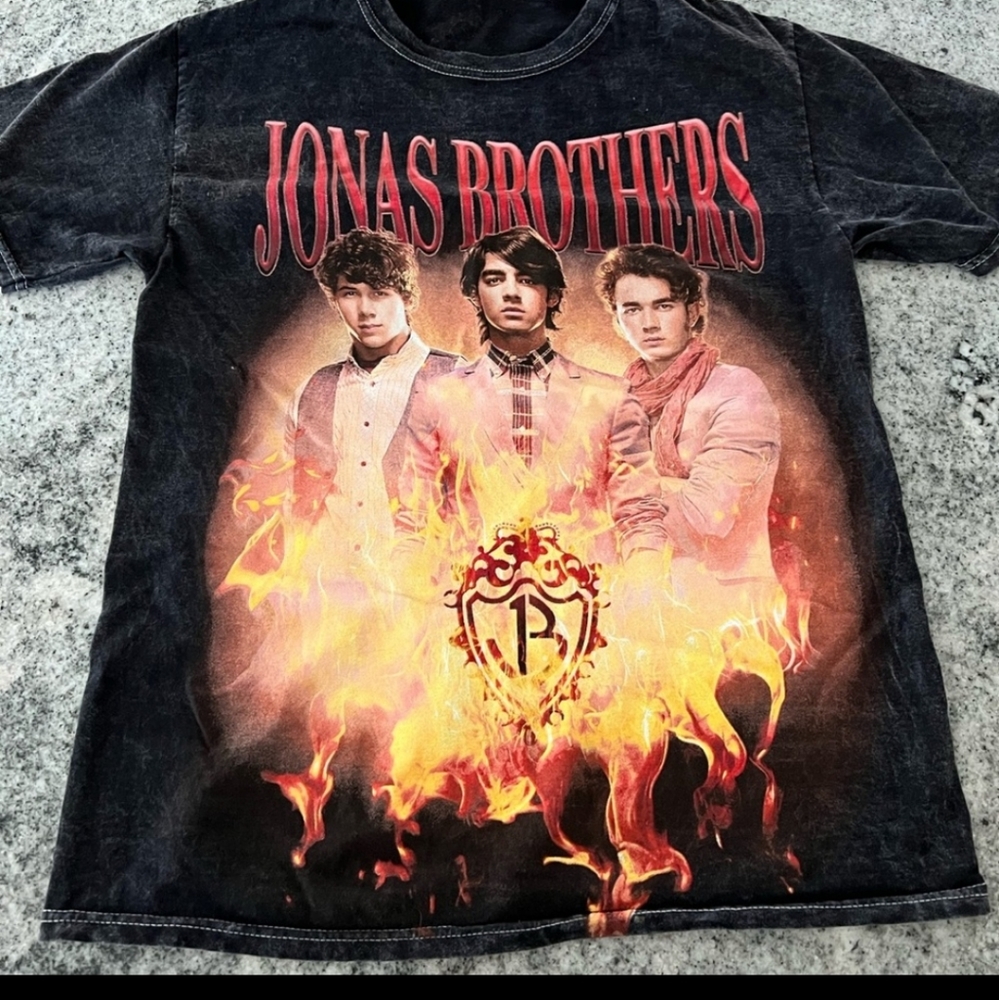 Jonas Brothers Remember this tour shirt